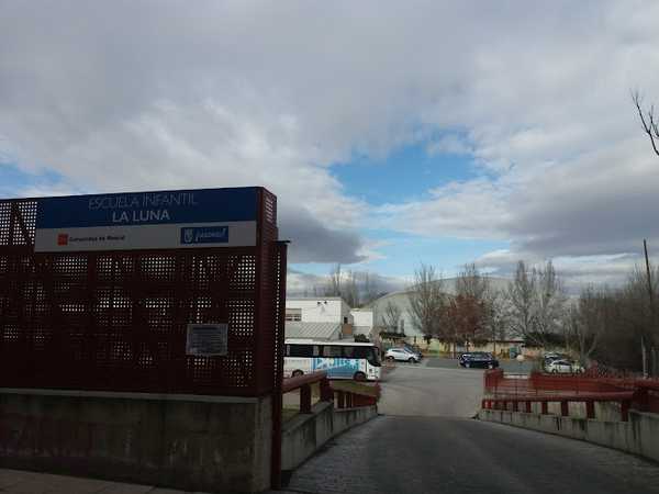 Fotografia tomada fuera de Escuela Infantil LA LUNA - Colegio público en Madrid, Madrid