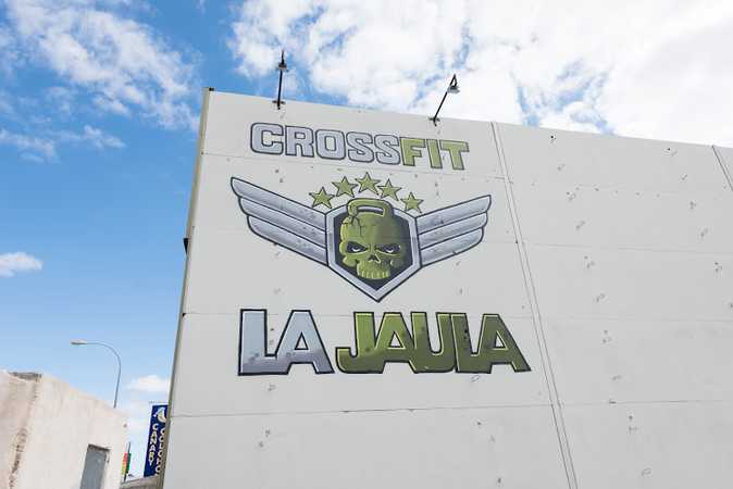 Fotografia tomada fuera de Crossfit La Jaula - Zona de levantamiento de pesas en Las Chafiras, Santa Cruz de Tenerife