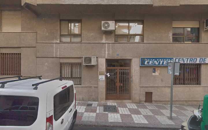Fotografia tomada fuera de Academia José Luis López - Centro de estudios en Jaén, Jaén