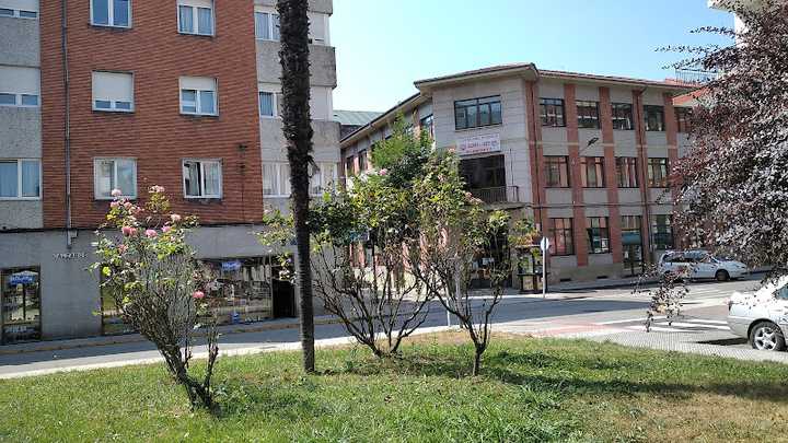 Fotografia tomada fuera de Adagio Clases - Centro educativo en San Martín del Rey Aurelio, Asturias