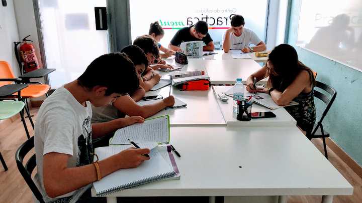 Fotografia tomada fuera de Prácticamente Zaragoza - Academia de repaso escolar y gabinete de psicología - Centro de formación en Zaragoza, Zaragoza