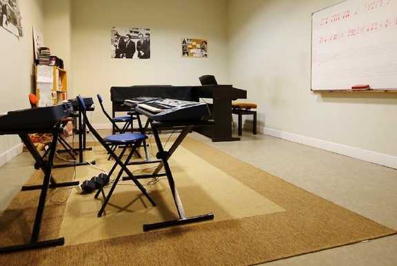Fotografia tomada fuera de SKOLA MUSIK - Escuela de música en Irun, Guipúzcoa