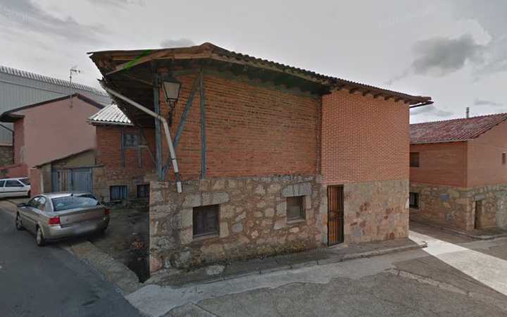 Fotografia tomada fuera de CEIP María Eugenia Martínez del Campo - Colegio público en S. Leonardo de Yagüe, Soria