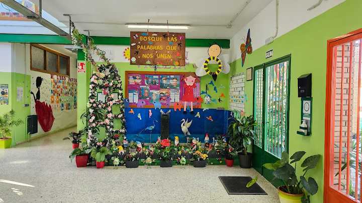 Fotografia tomada fuera de C.P.R. Sánchez Velayos - Escuela en Ugíjar, Granada