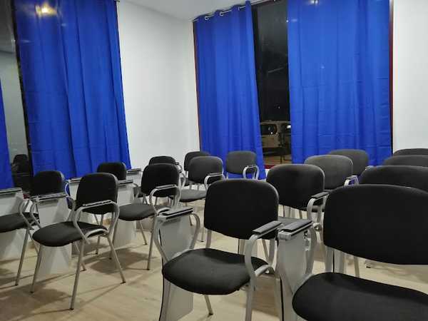 Fotografia tomada fuera de La Vieja Escuela - Academia de inglés en Cuenca, Cuenca