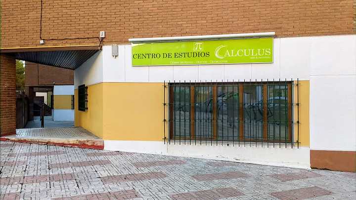 Fotografia tomada fuera de CENTRO DE ESTUDIOS CALCULUS - Colegio privado en Cuenca, Cuenca