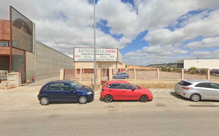 Fotografia tomada fuera de Autoescuela Cañada, Cursos De Formación - Escuela en Cuenca, Cuenca
