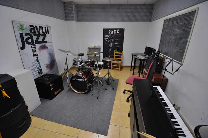 Fotografia tomada fuera de Taller 3 Escuela de música - Escuela de música en Castellón de la Plana, Castellón