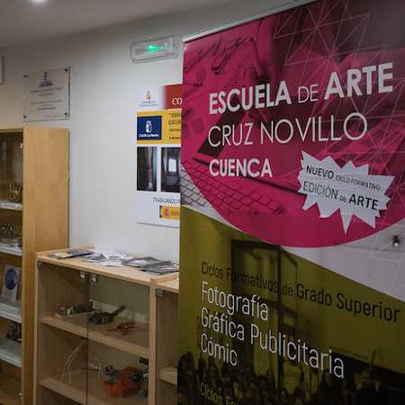 Fotografia tomada fuera de Escuela de Arte Cruz Novillo de Cuenca - Escuela de arte en Cuenca, Cuenca