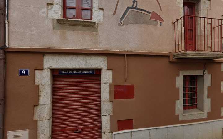 Fotografia tomada fuera de Equilibri Centre - Centro de aprendizaje en Salt, Girona