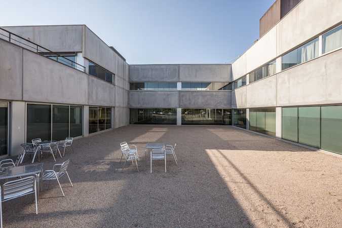 Fotografia tomada fuera de Centre Garbí - Centro educativo en Salt, Girona