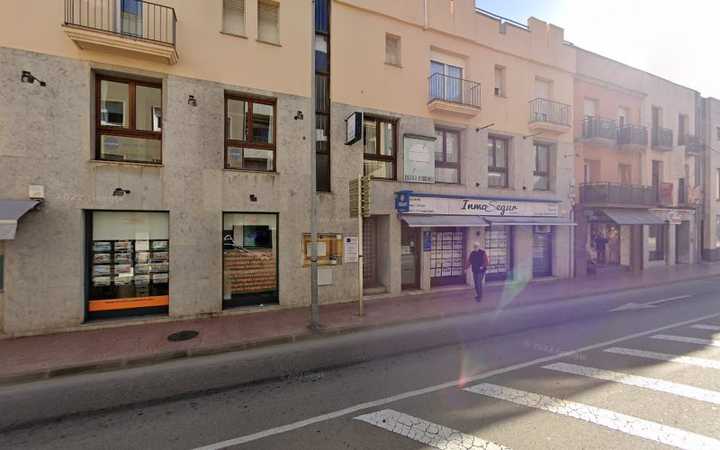 Fotografia tomada fuera de La Central Aula de Formació Palamós - Escola de repàs en Palamós, Girona