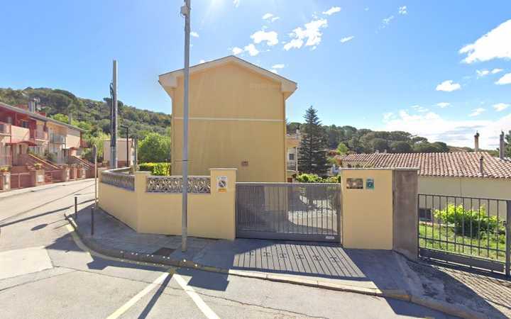Fotografia tomada fuera de Raquel's School - Acadèmia d'anglès en La Jonquera, Girona