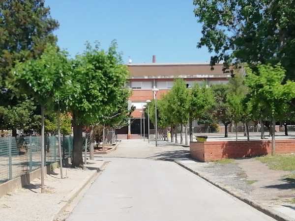Fotografia tomada fuera de Escuela Juan de Margarit - Escola pública en Bisbal D'Empordá (la, Girona
