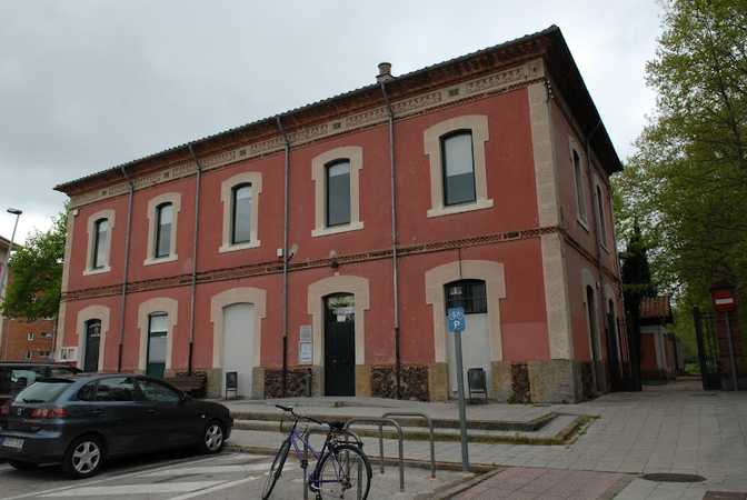 Fotografia tomada fuera de CFA La Garrotxa - Escola de formació d'adults en Olot, Girona