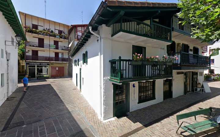 Fotografia tomada fuera de Etxegoien English School - Academia de idiomas en Portua, Guipúzcoa