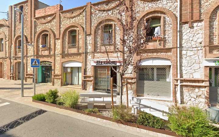Fotografia tomada fuera de Forvis - Autoescola en Alcover, Tarragona