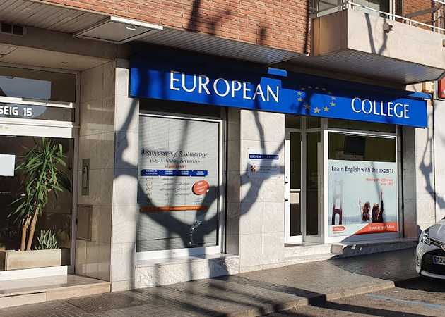 Fotografia tomada fuera de European College - Acadèmia d'anglès en Valls, Tarragona