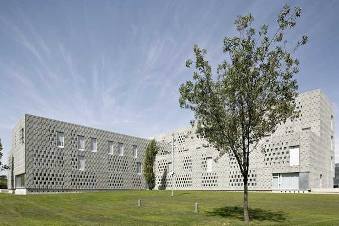 Fotografia tomada fuera de Facultat d'Economia i Empresa (Universitat Rovira i Virgili - Campus Terres de l'Ebre) - Universitat en Tortosa, Tarragona