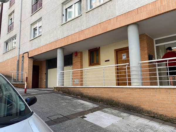 Fotografia tomada fuera de Academia Baiara - Refuerzo Escolar - Centro de formación en Ermua, Vizcaya