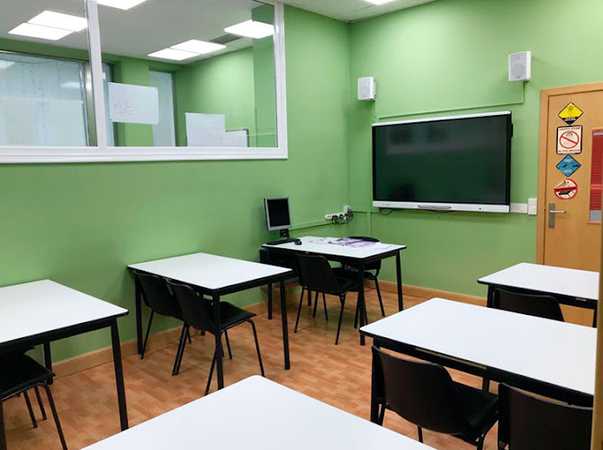 Fotografia tomada fuera de Akerlei Academia de Idiomas en Ermua - Academia de idiomas en Ermua, Vizcaya