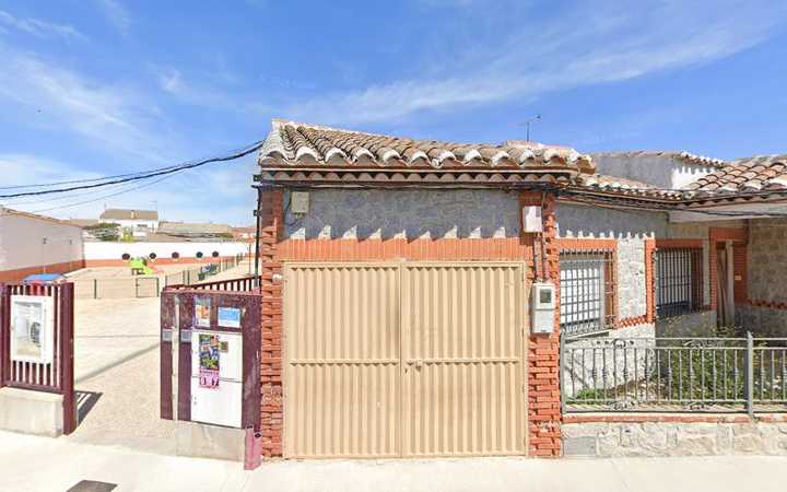 Fotografia tomada fuera de CEIP Nuestra Señora del Sagrario - Colegio público en Mazarambroz, Toledo