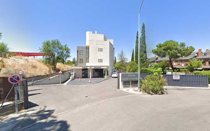 Fotografia tomada fuera de Academia Tesla - Centro de formación en Pozuelo de Alarcón, Madrid