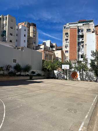 Fotografia tomada fuera de CFA Can Serra - Escola de formació d'adults en L'Hospitalet de Llobregat, Barcelona