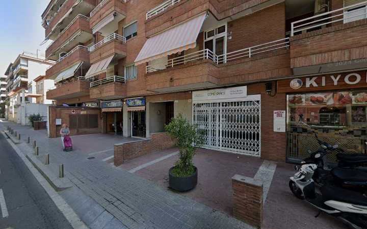 Fotografia tomada fuera de Come to Dance (Escola de Ball) - Academia de baile en Sant Feliu de Llobregat, Barcelona