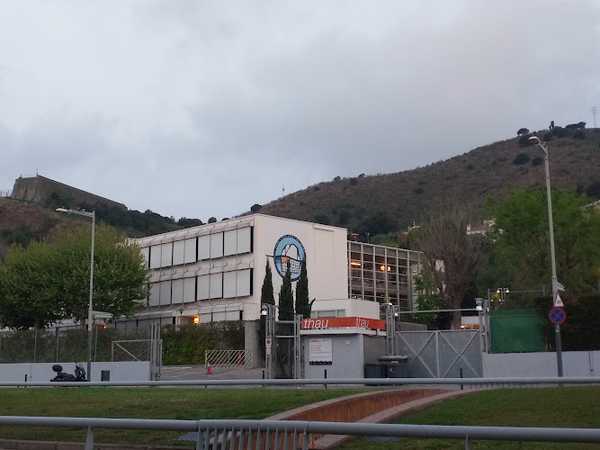 Fotografia tomada fuera de Colegio Thau Barcelona - Escola pública en Barcelona, Barcelona