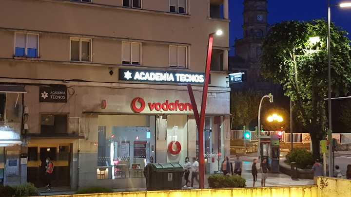 Fotografia tomada fuera de Academia Tecnos (Vigo) - Universidad en Vigo, Pontevedra