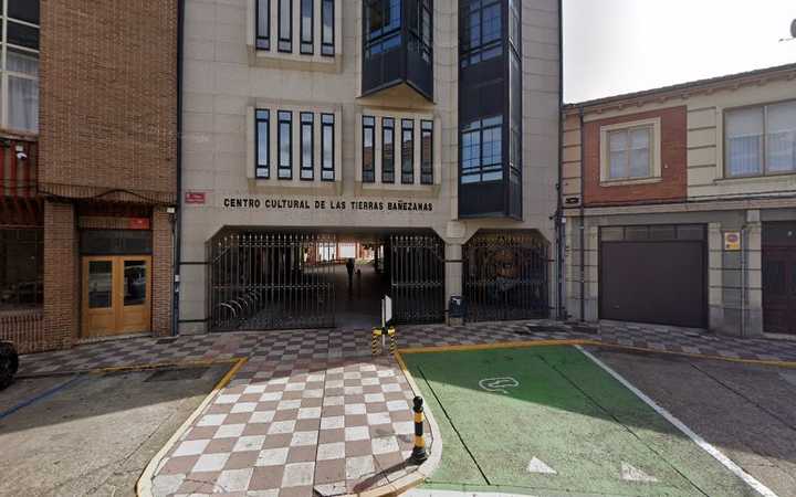 Fotografia tomada fuera de UNED LA BAÑEZA - Universidad en La Bañeza, León