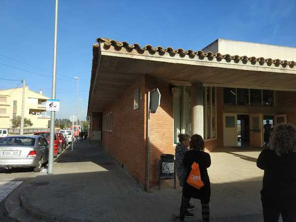 Fotografia tomada fuera de Escuela Sol y Viento - Escola pública en Vilafant, Girona