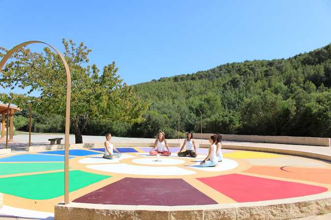 Fotografia tomada fuera de Escuela de Yoga Integral Mahashakti - Centro de yoga en Ujué, Navarra