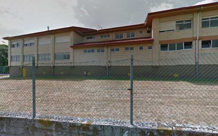 Fotografia tomada fuera de Colexio Público de Educación Infantil e Primaria Plurilingue dos Blancos - Colegio bilingüe en Blancos ( Os ), Orense