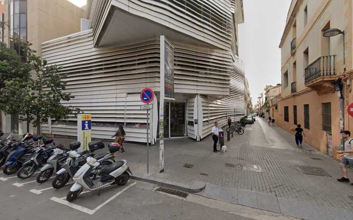 Fotografia tomada fuera de CENAFE Badalona - Escuela deportiva en Badalona, Barcelona