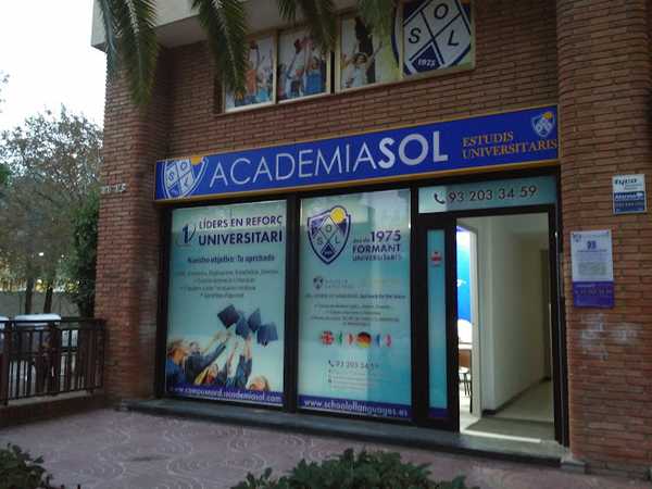 Fotografia tomada fuera de Aulas Academia Sol - Escola en Barcelona, Barcelona