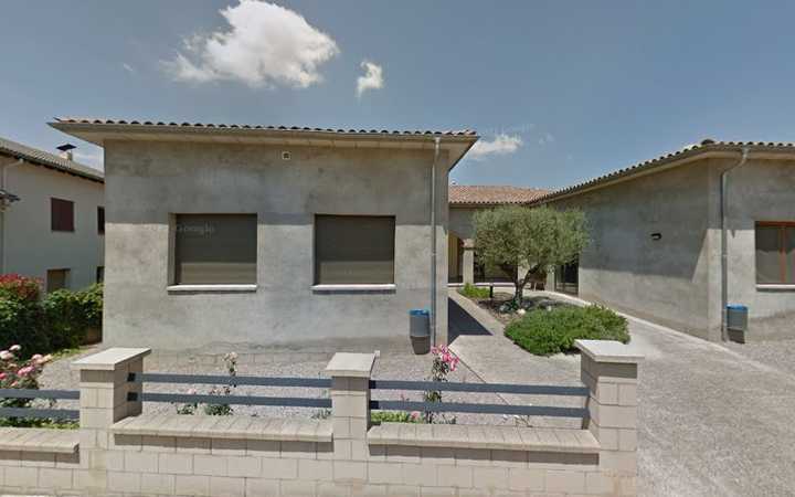 Fotografia tomada fuera de Escuela Llevant - ZER Gavarresa - Escola pública en Oristà, Barcelona