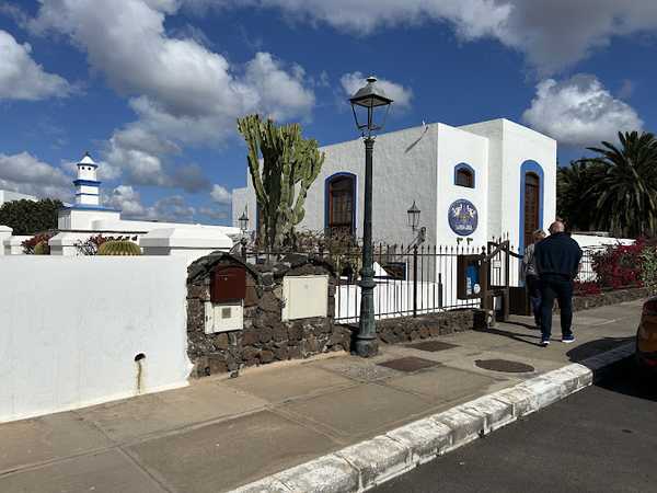 Fotografia tomada fuera de Las dos hermanas - Taleninstituut en Playa Blanca, Las Palmas
