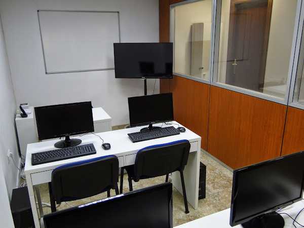 Fotografia tomada fuera de Academia Lancaster - Centro de formación en Benidorm, Alicante