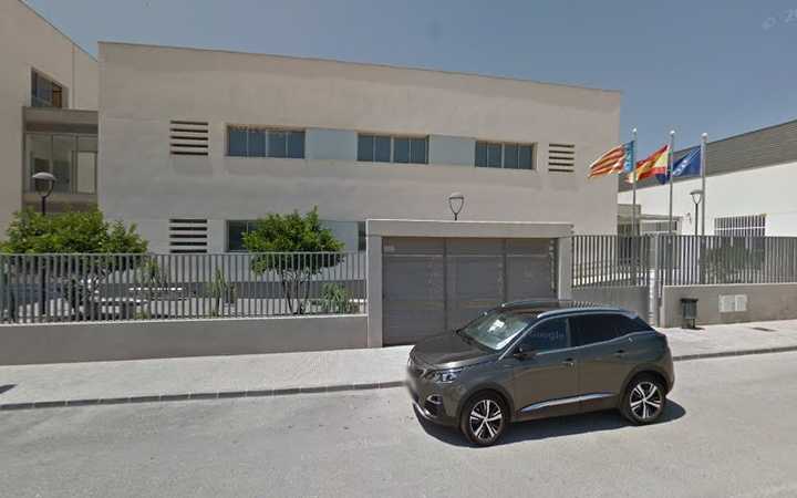 Fotografia tomada fuera de ESCUELA DE ADULTOS DE ALMORADÍ. - Escuela en Almoradí, Alicante
