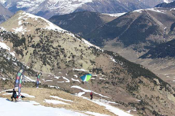 Fotografia tomada fuera de Speedriding.es: Escuela Parapente - Escuela deportiva en Castejón de Sos, Huesca