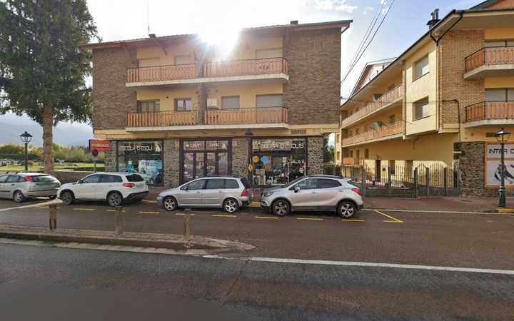 Fotografia tomada fuera de ESCOLA POLIESPORTIVA DE LLIVIA S.L. - Escola d'esquí en Llívia, Girona