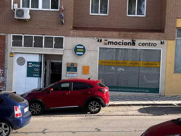 Fotografia tomada fuera de Emociona centro. Refuerzo escolar y ludoteca - Centro educativo en Cuenca, Cuenca