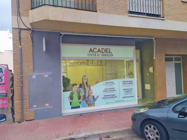 Fotografia tomada fuera de Acadel Centro de Formación - Academia de idiomas en Xeraco, Valencia
