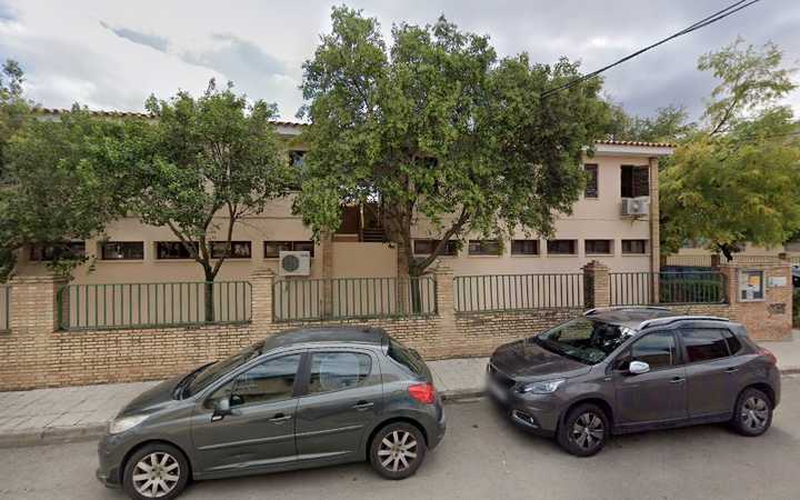 Fotografia tomada fuera de Escola Municipal de Persones Adultes - Escola de formació d'adults en Canals, Valencia