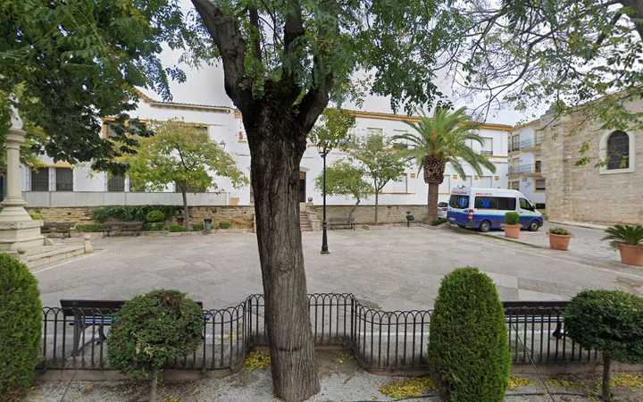 Fotografia tomada fuera de Escuela Infantil Regente María Cristina - Colegio público en Arjona, Jaén