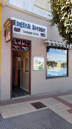 Fotografia tomada fuera de English Avenue Language School - Academia de inglés en Castro-Urdiales, Cantabria