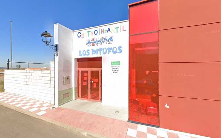 Fotografia tomada fuera de Centro Infantil Los Pitufos - Escuela en Medellín, Badajoz