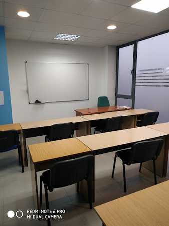 Fotografia tomada fuera de Academia Calpe - Universidade en Ferrol, A Coruña